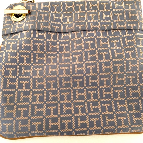 🎄. Cute Tommy Hilfiger Blue/Grey Fabric Crossbody Bag - Picture 6 of 10